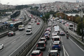 bilecik-haber_istanbul-da-haftanin-ilk-is-gununde-trafik-yogunlugu-yasaniyor-32953.jpg