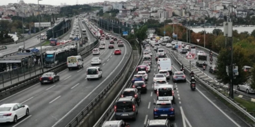 bilecik-haber_istanbul-da-haftanin-ilk-is-gununde-trafik-yogunlugu-yasaniyor-32953.jpg