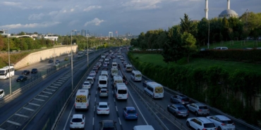bilecik-haber_istanbul-da-sabah-saatlerinde-trafik-yogunlugu-artti-30016.jpg