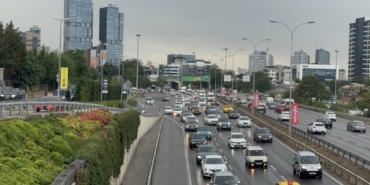 bilecik-haber_istanbul-trafiginde-okullarda-uyum-haftasi-ve-haftanin-ilk-is-gunu-yogunlugu-26873.jpg