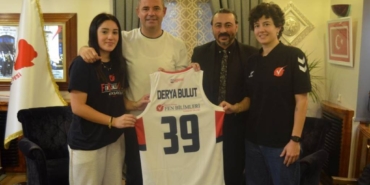 bilecik-haber_kadin-basketbolculardan-baskan-bulut-a-ziyaret-32322.jpg