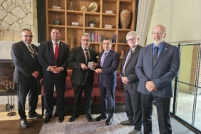 bilecik-haber_kanadali-buyukelci-hamilton-dan-canakkale-savaslari-gelibolu-tarihi-alan-baskanligina-ziyaret-31776.jpg