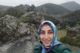 bilecik-haber_kayaliktan-dustu-dedigi-karisini-oldurdugu-iddia-edilen-sanik-hakim-karsisina-cikti-32591.jpg