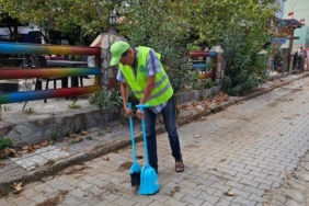 bilecik-haber_kazdaglari-eteklerindeki-kirsal-mahallenin-sakinleri-el-birligiyle-temizlik-yapti-30312.jpg