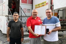 bilecik-haber_kirklareli-nde-25-unite-kan-bagisinda-bulunan-bagisciya-madalya-verildi-29947.jpg