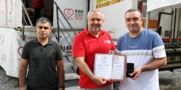 bilecik-haber_kirklareli-nde-25-unite-kan-bagisinda-bulunan-bagisciya-madalya-verildi-29947.jpg