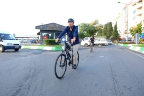 bilecik-haber_kirklareli-nde-belediye-personeli-saglikli-yasam-icin-mesaiye-bisikletle-geldi-29800.jpg