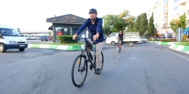 bilecik-haber_kirklareli-nde-belediye-personeli-saglikli-yasam-icin-mesaiye-bisikletle-geldi-29800.jpg
