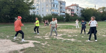 bilecik-haber_kirklareli-nde-kadinlar-avrupa-hareketlilik-haftasi-nda-zumba-yapti-30033.jpg