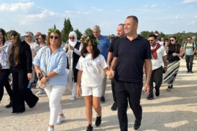 bilecik-haber_kirklareli-nde-oyun-havasi-esliginde-bag-hasadi-yapildi-31377.jpg