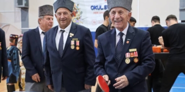 bilecik-haber_kirklarelili-gaziler-genclerle-bilek-guresi-yapti-30684.jpg