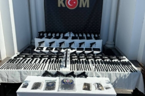 bilecik-haber_kocaeli-de-durdurulan-3-aracta-101-ruhsatsiz-tabanca-ele-gecirildi-29407.jpg