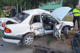 bilecik-haber_kocaeli-de-iki-otomobilin-carpistigi-kazada-3-kisi-yaralandi-26843.jpg