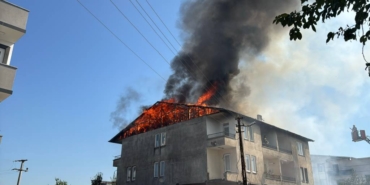 bilecik-haber_kocaeli-de-komurlukte-baslayip-2-katli-eve-sicrayan-yangin-sonduruldu-32320.jpg