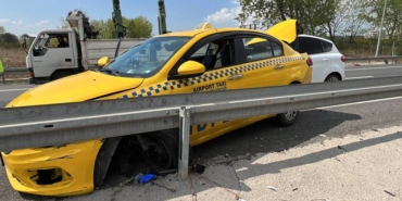 bilecik-haber_kocaeli-de-otomobille-carpisan-taksideki-2-kisi-yaralandi-28529.jpg