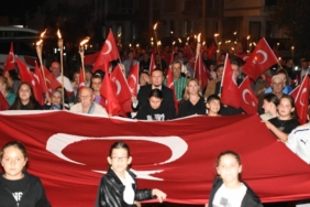 bilecik-haber_lapseki-nin-kurtulusunun-102-yilinda-fener-alayi-duzenlendi-32236.jpg