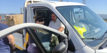 bilecik-haber_orhangazi-de-otoyolda-kamyonetin-otomobile-carptigi-kazada-2-kisi-yaralandi-32693.jpg