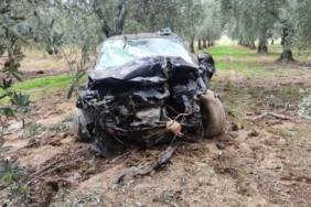 bilecik-haber_orhangazi-de-zeytinlige-savrulan-otomobilin-surucusu-yaralandi-30624.jpg