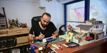 bilecik-haber_otomobil-bakim-ustasi-sanayiden-topladigi-atil-malzemelerden-maket-koy-evleri-yapiyor-29073.jpg