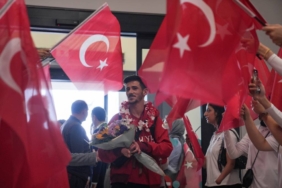 bilecik-haber_paris-te-mucadele-eden-para-tekvando-milli-takimi-yurda-dondu-26847.jpg