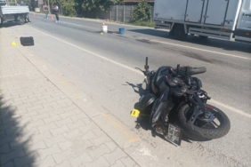bilecik-haber_sakarya-da-3-aracin-karistigi-kazada-motosiklet-surucusu-oldu-32802.jpg