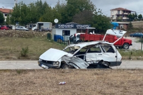 bilecik-haber_sakarya-da-iki-otomobilin-carpistigi-kazada-1-kisi-oldu-1-kisi-yaralandi-26972.jpg