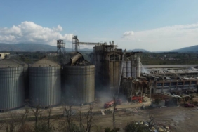 bilecik-haber_sakarya-da-patlama-yasanan-fabrika-alaninda-sogutma-calismalari-suruyor-30076.jpg