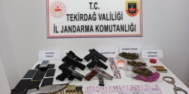bilecik-haber_tekirdag-da-10-ruhsatsiz-silah-ele-gecirilen-operasyonda-7-zanli-gozaltina-alindi-30625.jpg