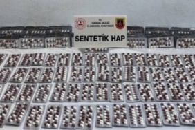bilecik-haber_tekirdag-da-evinde-3-bin-357-uyusturucu-hap-ele-gecirilen-zanli-gozaltina-alindi-28296.jpg