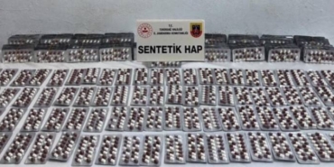 bilecik-haber_tekirdag-da-evinde-3-bin-357-uyusturucu-hap-ele-gecirilen-zanli-gozaltina-alindi-28296.jpg