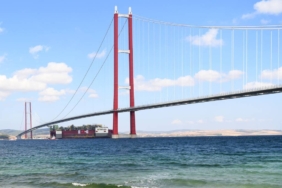 bilecik-haber_turkiye-nin-ilk-yuzer-dogal-gaz-uretim-platformu-canakkale-bogazi-ndan-gecti-30629.jpg
