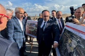 bilecik-haber_ulastirma-ve-altyapi-bakani-uraloglu-bursa-da-yapimi-suren-teknosab-kavsagi-ni-inceledi-31202.jpg