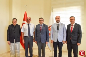 Üniversitede devir teslim töreni