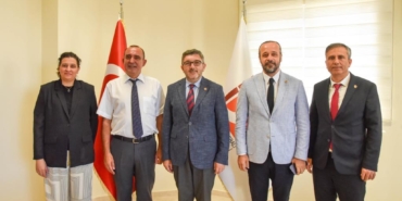 Üniversitede devir teslim töreni