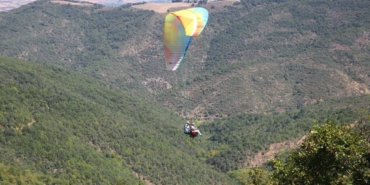 bilecik-haber_yamac-parasutuyle-ucarken-kemence-caldi-29694.jpg