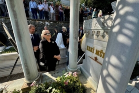 bilecik-haber_zeki-muren-vefatinin-28-inci-yilinda-mezari-basinda-anildi-31732.jpg