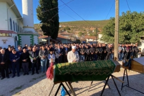 bilecik-haber_aksaray-da-devrilen-tur-otobusunde-olen-4-kisinin-cenazesi-balikesir-de-defnedildi-37497.jpg