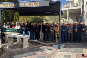 bilecik-haber_aksaray-da-devrilen-tur-otobusunde-olen-ciftin-cenazesi-balikesir-de-defnedildi-37630.jpg