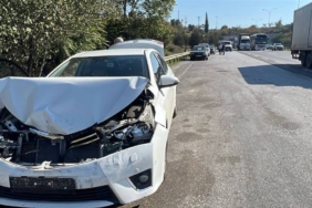bilecik-haber_anadolu-otoyolu-nun-kocaeli-kesiminde-zincirleme-trafik-kazasinda-4-kisi-yaralandi-38947.jpg