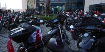 bilecik-haber_atasehir-de-motosiklet-ve-modifiye-otomobillerle-cumhuriyet-konvoyu-olusturuldu-39724.jpg
