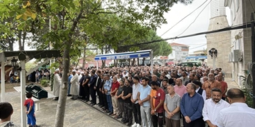 bilecik-haber_avcilar-da-calinti-aracin-carpmasi-sonucu-hayatini-kaybeden-yildiray-erol-un-cenazesi-defnedildi-34490.jpg