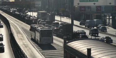 bilecik-haber_avcilar-da-metrobusun-motorunda-cikan-yangin-sonduruldu-38394.jpg