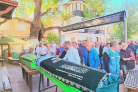 bilecik-haber_balikesir-de-bicaklanarak-oldurulen-2-kadinin-cenazesi-topraga-verildi-36387.jpg