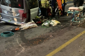 bilecik-haber_balikesir-de-minibusun-devrilmesi-sonucu-1-kisi-oldu-4-kisi-yaralandi-37617.jpg