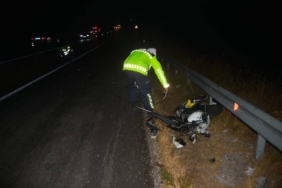 bilecik-haber_balikesir-de-otomobille-carpisan-motosikletin-surucusu-oldu-40054.jpg