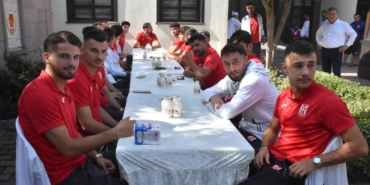 bilecik-haber_balikesirspor-taraftarina-gazetecilerden-tribun-cagrisi-34121.jpg