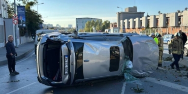 bilecik-haber_basaksehir-de-ciple-carpisan-otomobildeki-surucu-yaralandi-38881.jpg