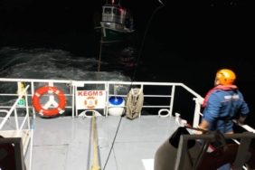 bilecik-haber_beykoz-aciklarinda-suruklenen-tekne-kurtarildi-37726.jpg