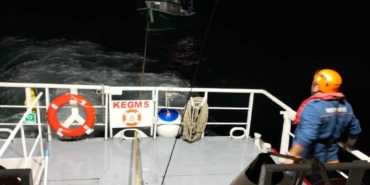 bilecik-haber_beykoz-aciklarinda-suruklenen-tekne-kurtarildi-37726.jpg