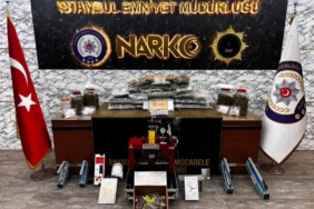 bilecik-haber_beyoglu-nda-uyusturucu-operasyonunda-yakalanan-4-zanli-tutuklandi-38697.jpg
